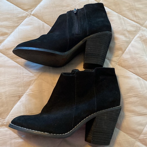 Kelsi Dagger suede ankle boot in great condition! - Picture 2 of 4